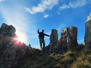 52 Saliamo tra i roccioni baciati dal sole 